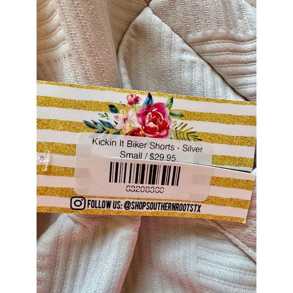 Kickin It Biker Shorts Silver Chevron Pattern Small NWT By Bucket List - Picture 4 of 6